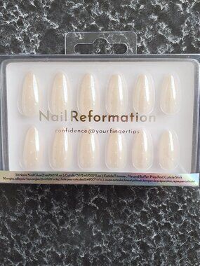Nail Reformation ! Light beige with polka-dot Nails